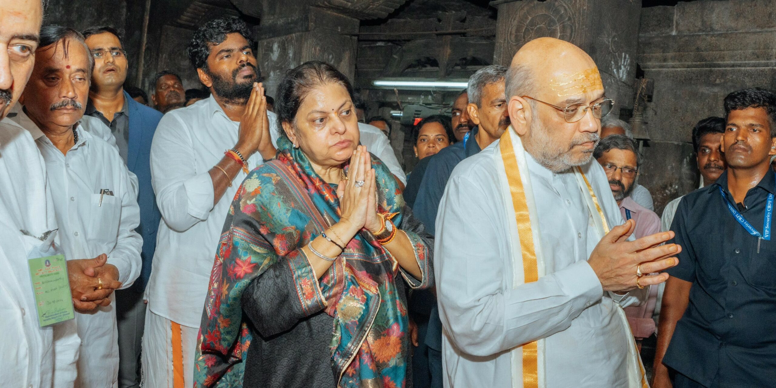 Amit Shah and his wife offfering prayers at the temple. (X)