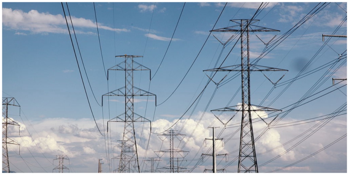 Power transmission lines (Wikimedia Commons)