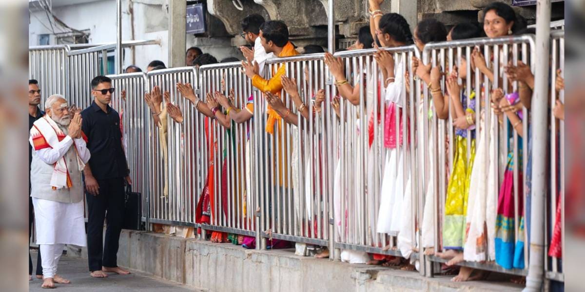 Prime Minister Narendra Modi visited the the Rajarajeswara Swamy Temple before addressing the Vemulawada rally. (X)