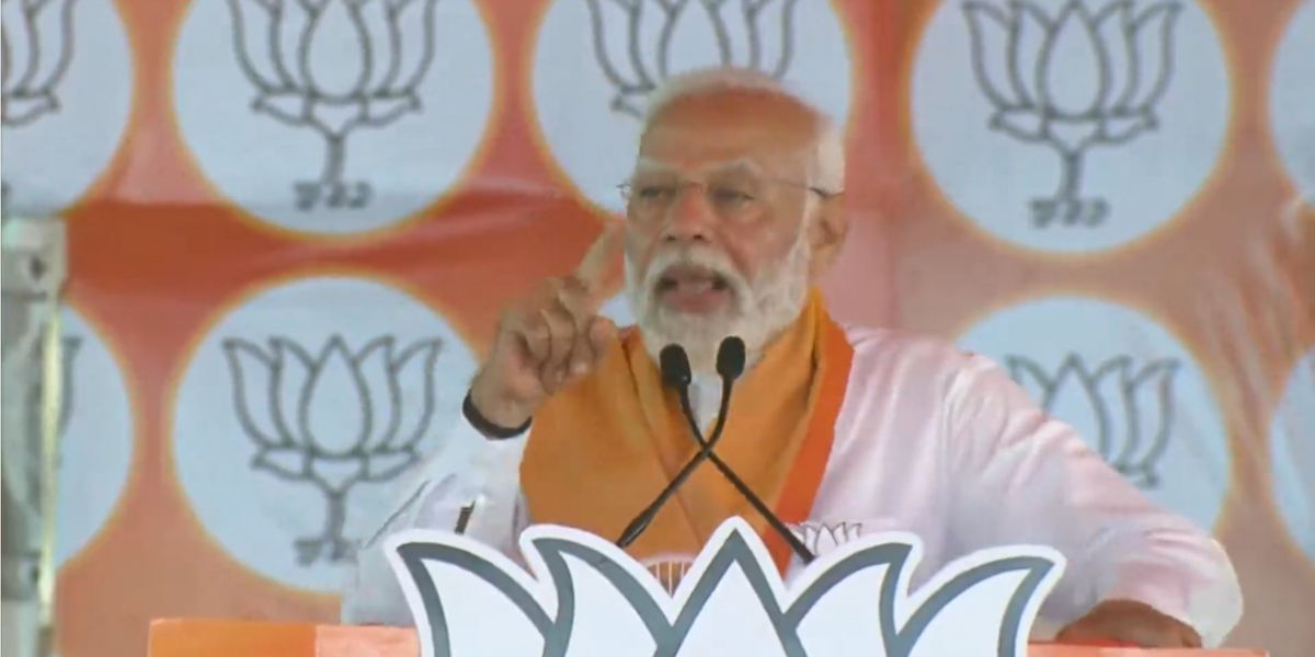 Narendra Modi addressing a rally at Vemagiri in Rajamahendravaram