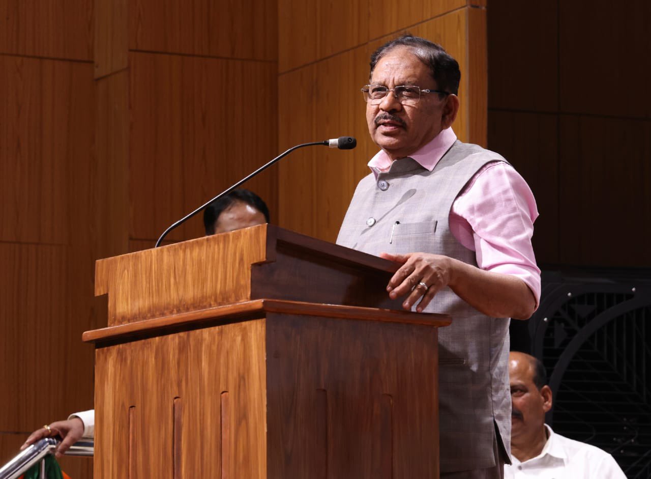 Home Minister visits murder victims' houses in Hubballi