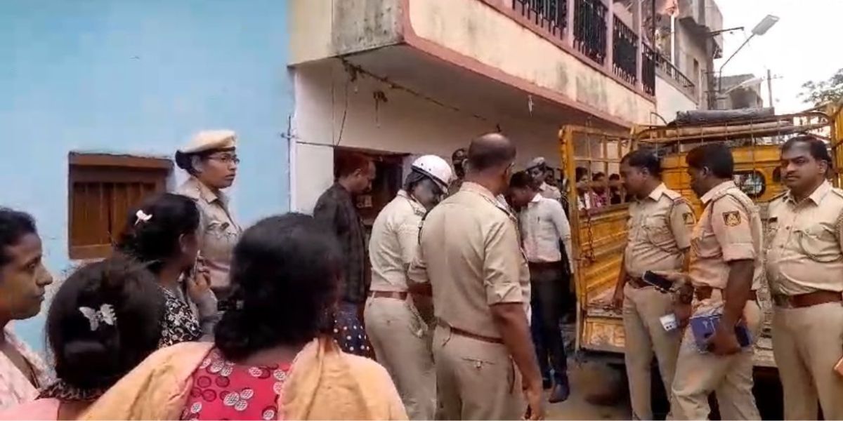 Police inspecting the murder spot in Hubballi. (Screengrab)