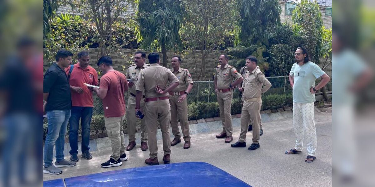 Uttar Pradesh Police intervened when Karnataka Police were serving notice to accused Ajeet Bharati at Noida on Thursday.