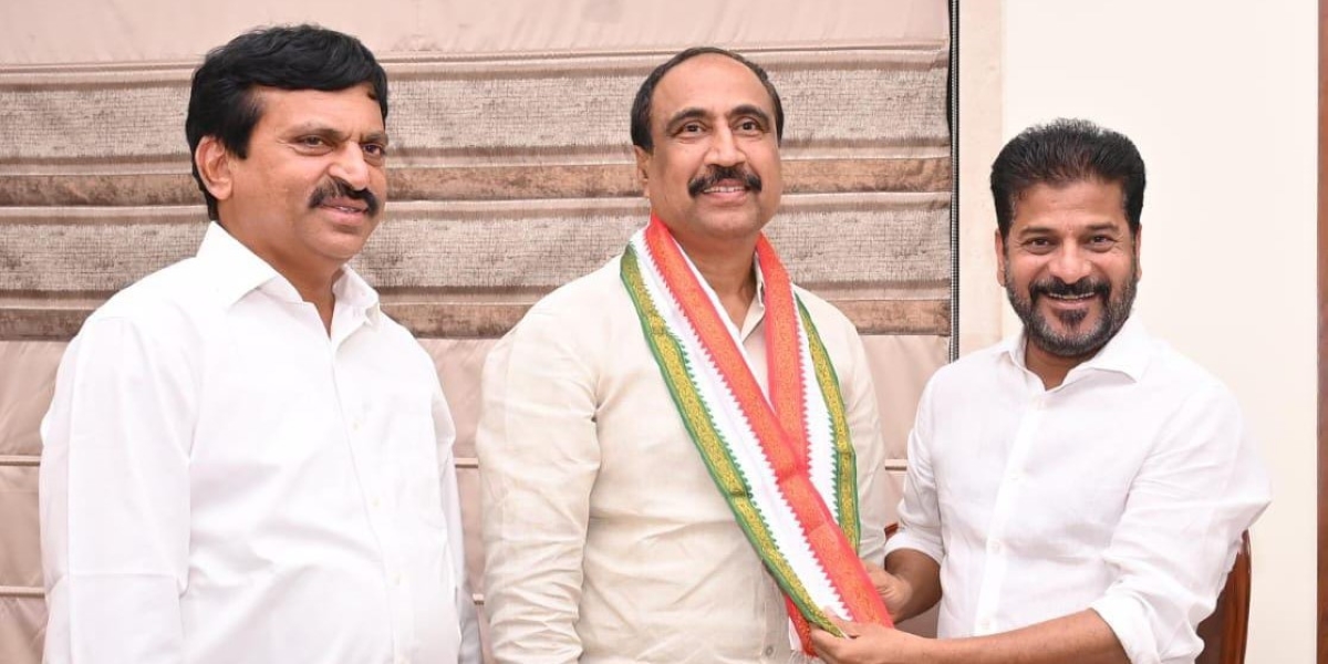 Dr Sanjay Kumar with Revanth Reddy and Pongulei Srinivas Reddy. (X)