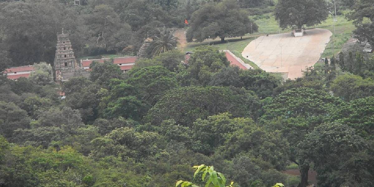 HD Kumaraswamy reportedly promised the people of Sandur in 2018 that mining activities would not be allowed in a three-kilometer radius of the Kumaraswamy temple. (Bommanna Yadav/Wikimedia Commons)