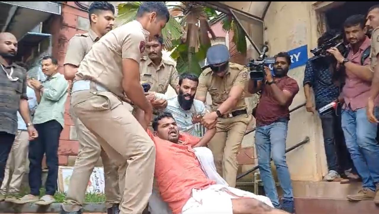 Police shifting MSF activists from a protest site. The activists were protesting against the inadequate seats in higher secondary schools. (Sourced)