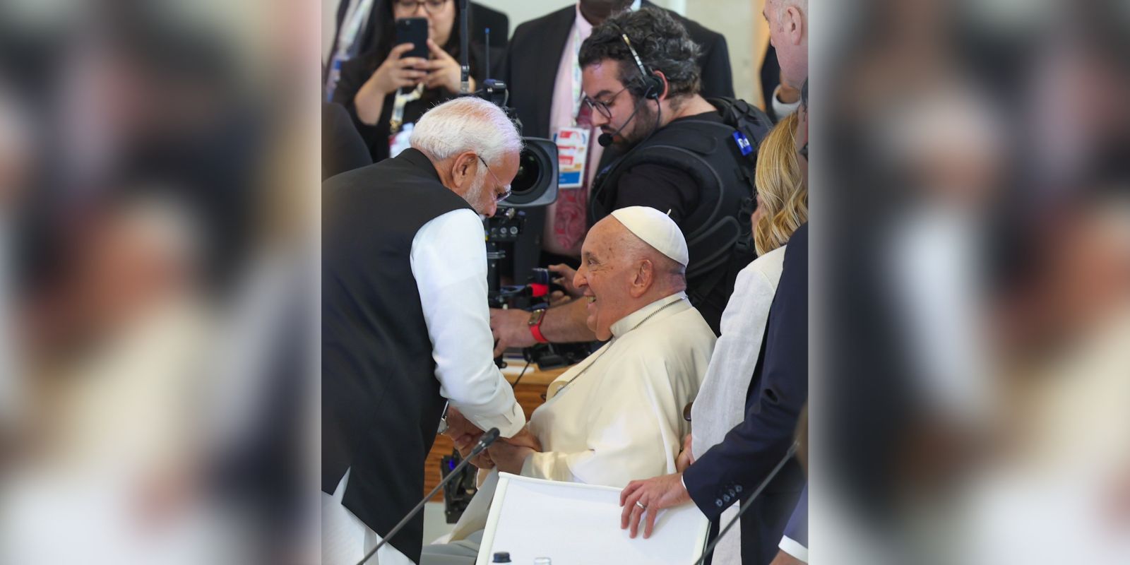 PM Modi meets Pope Francis