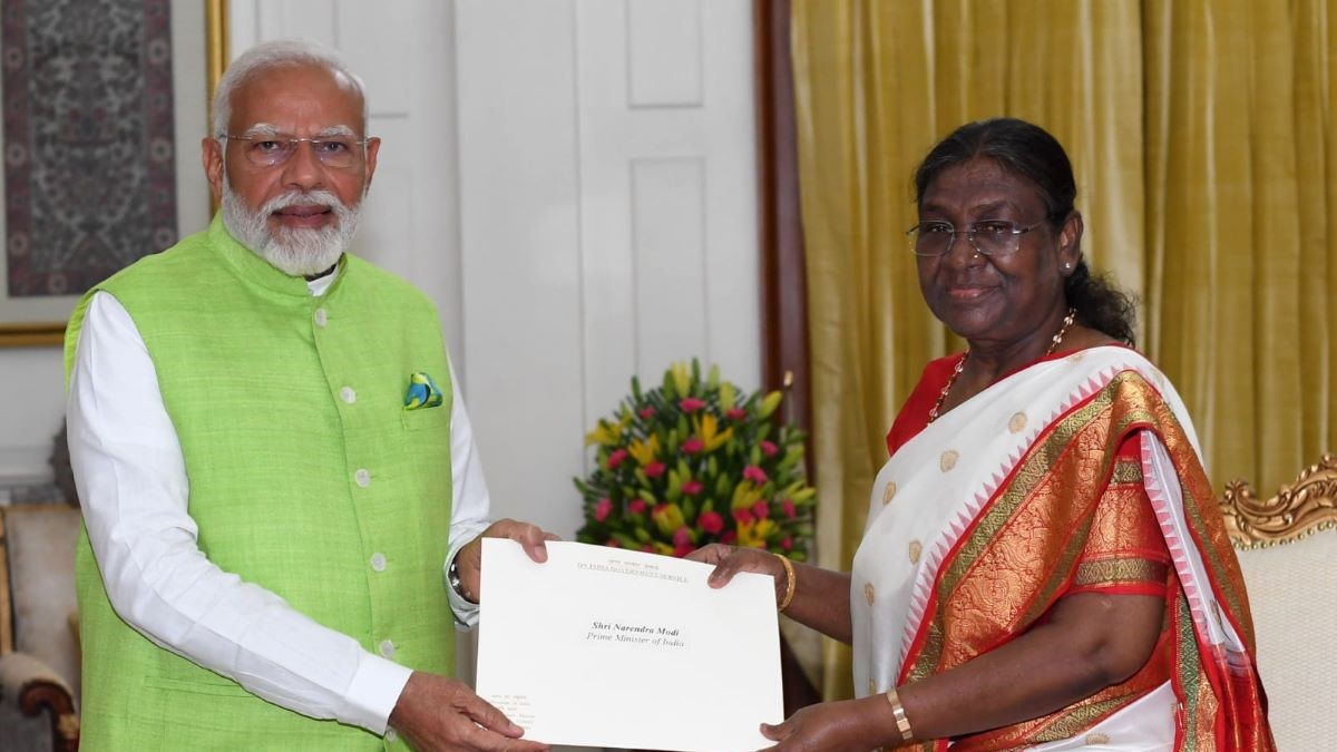PM Modi tenders resignation to President Murmu