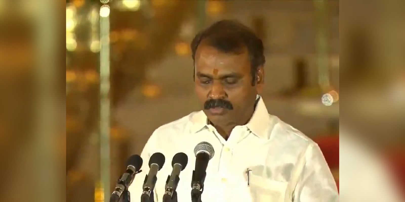 L Murugan taking the oath