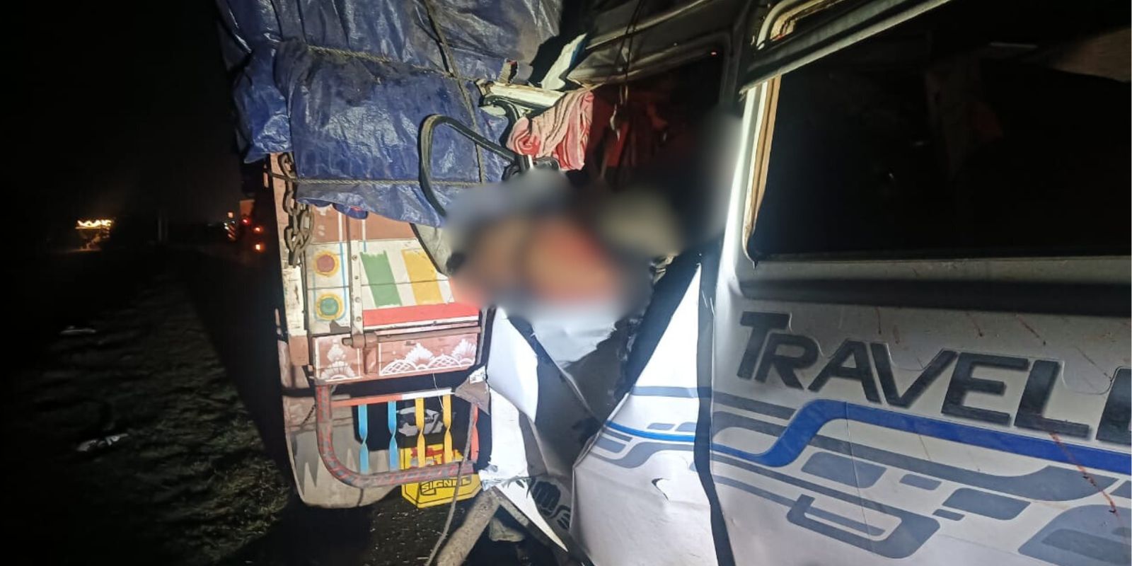 tempo traveller accident haveri
