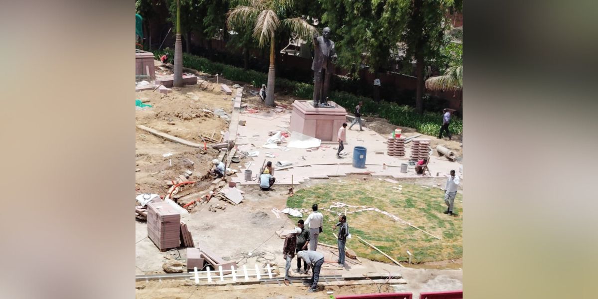 Workers removing Ambedkar statue from the Parliament premises. (X)