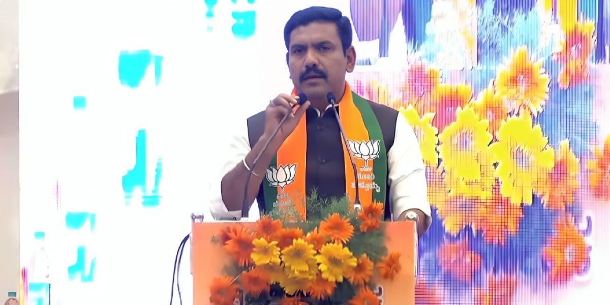 BY Vijayendra adressing BJP leaders and workers