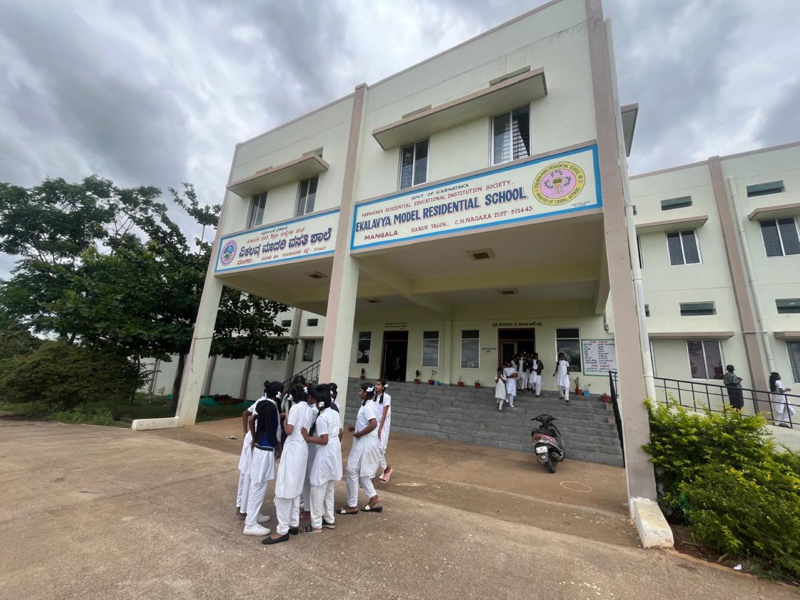 Karnataka Eklavya Model Residential School Chamarajanagar Hannur Kannada Hindi Teachers
