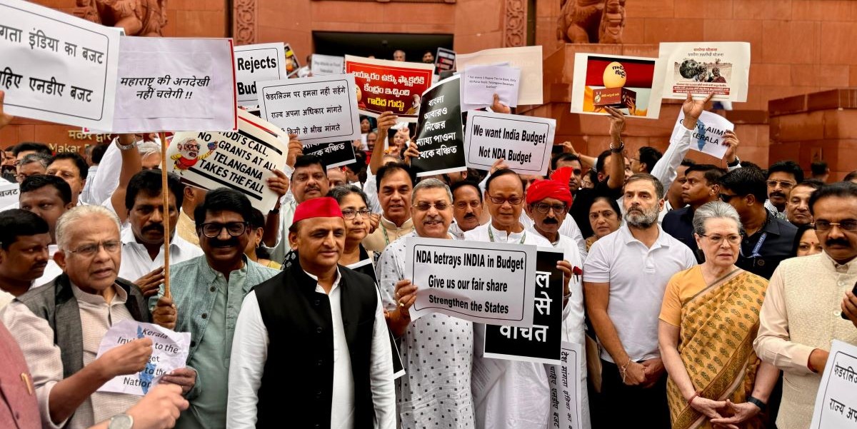 INDIA bloc MPs protesting