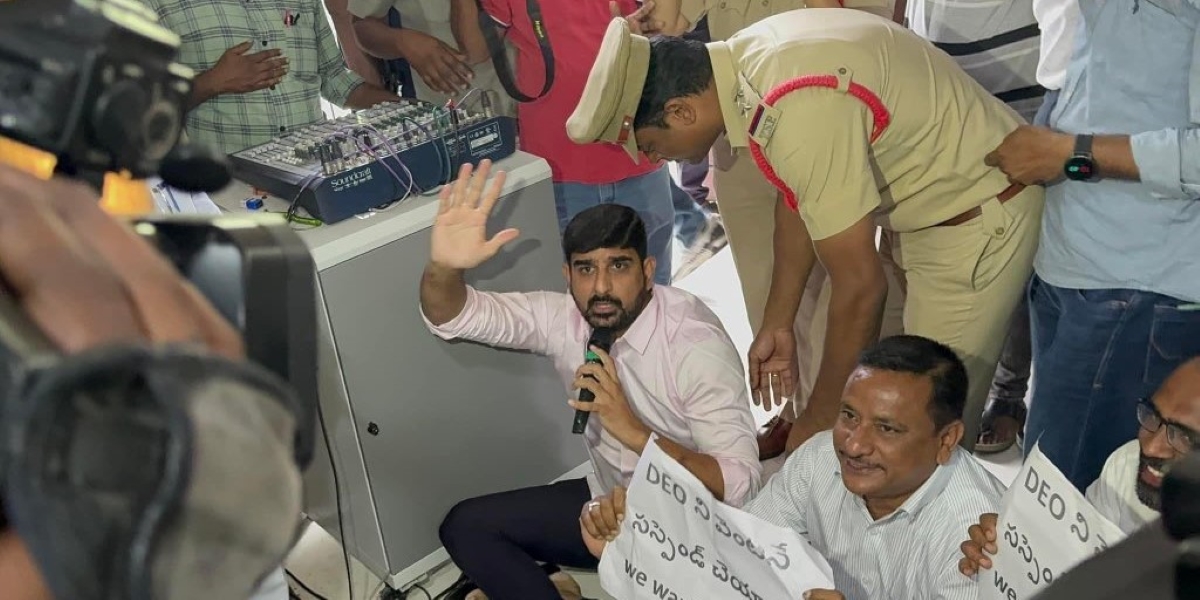 Kaushik Reddy protesting at the Karimnagar Zilla Parishad Hall. (X)