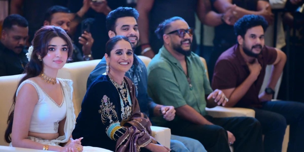 Team Ajayante Randam Moshanam at the trailer launch event