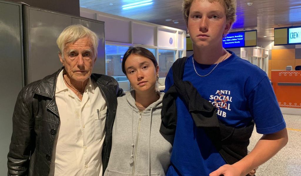 David Bradbury with his daughter and son at the Chennai airport, just before they were separated. (The Wire)