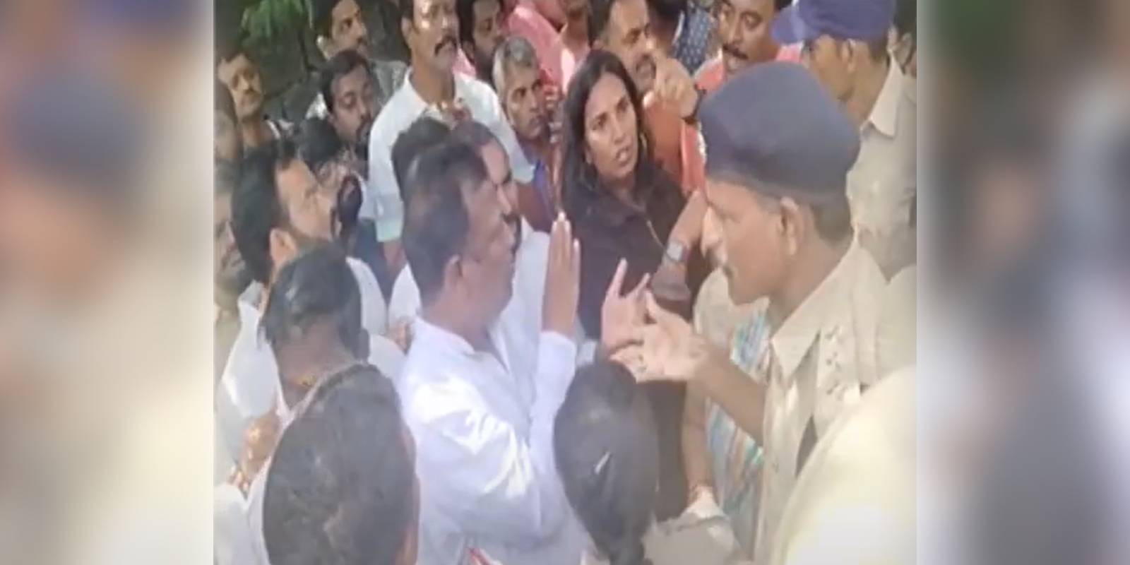 Chaitanyapuri residents protest against surveying for MRDP