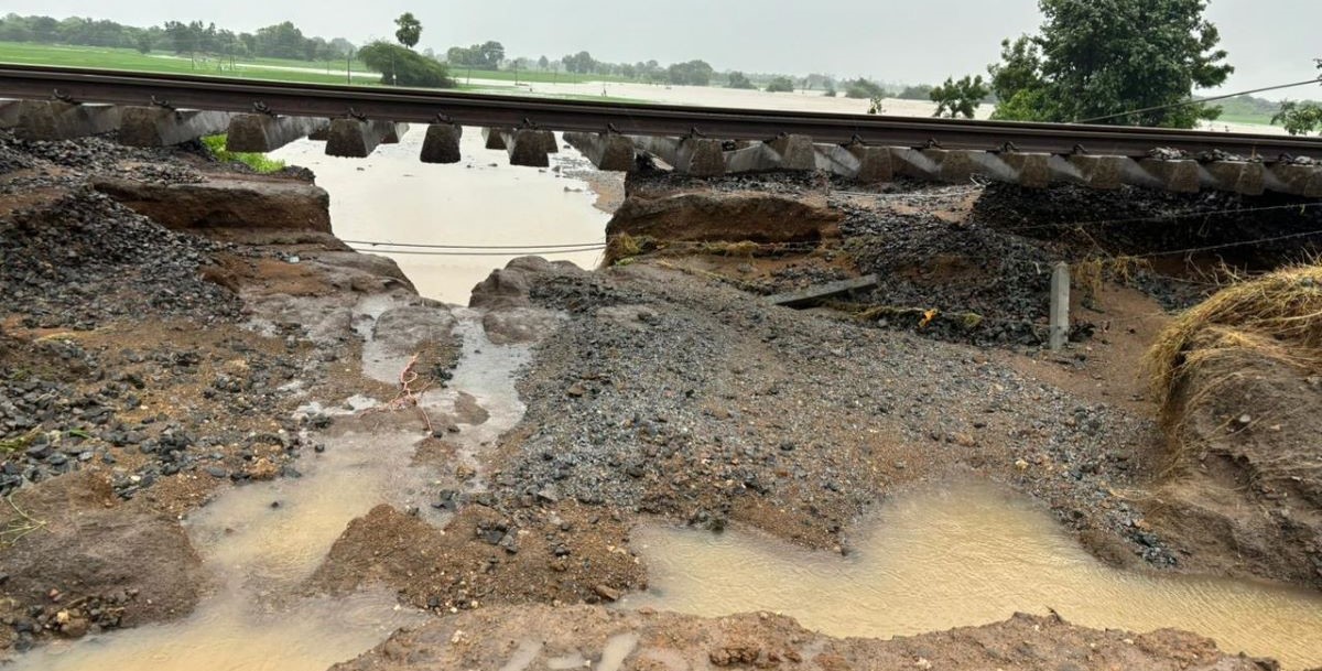 Heavy rains damaged railway tracks in Telangana