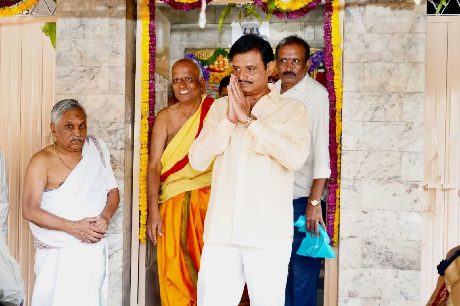 Karnataka BJP Munirathna Naidu BJP Congress Rajarajeshwarinagar Constituency MLA Contractor