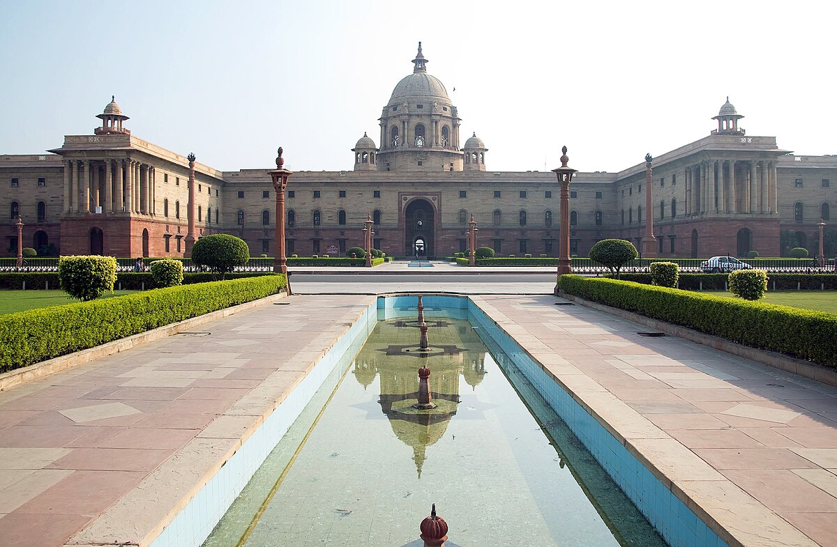 Data from the 11th to 15th finance commissions show that states with lower per capita incomes, such as Bihar and Uttar Pradesh, received a larger share of central taxes due to the income distance criterion. (Creative Commons)
