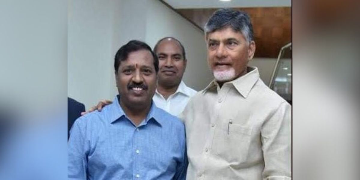 Pendyala Srinivasa Rao with Chandrababu Naidu. (X)