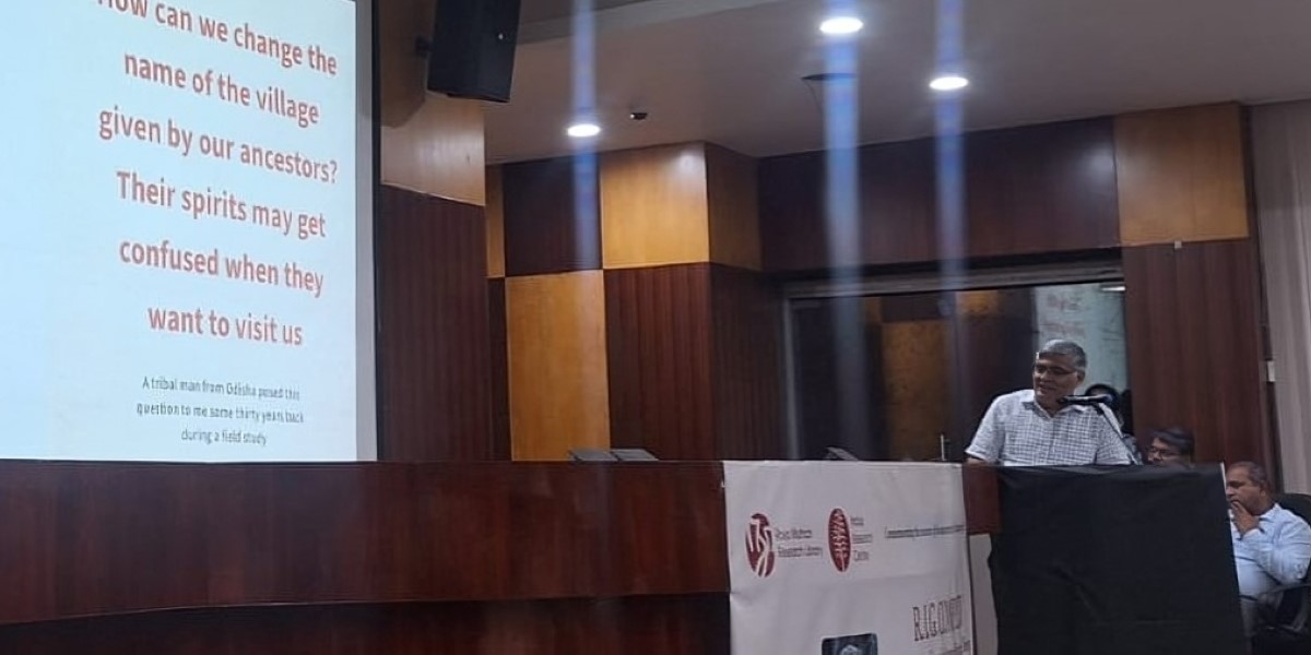 R Balakrishnan delivering a lecture in Chennai