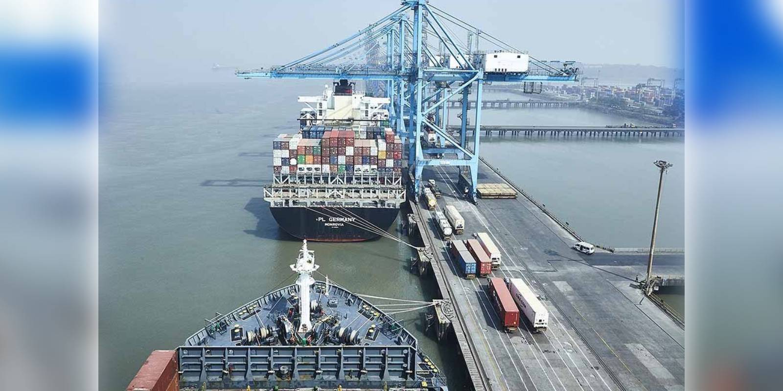 Vadhvan port