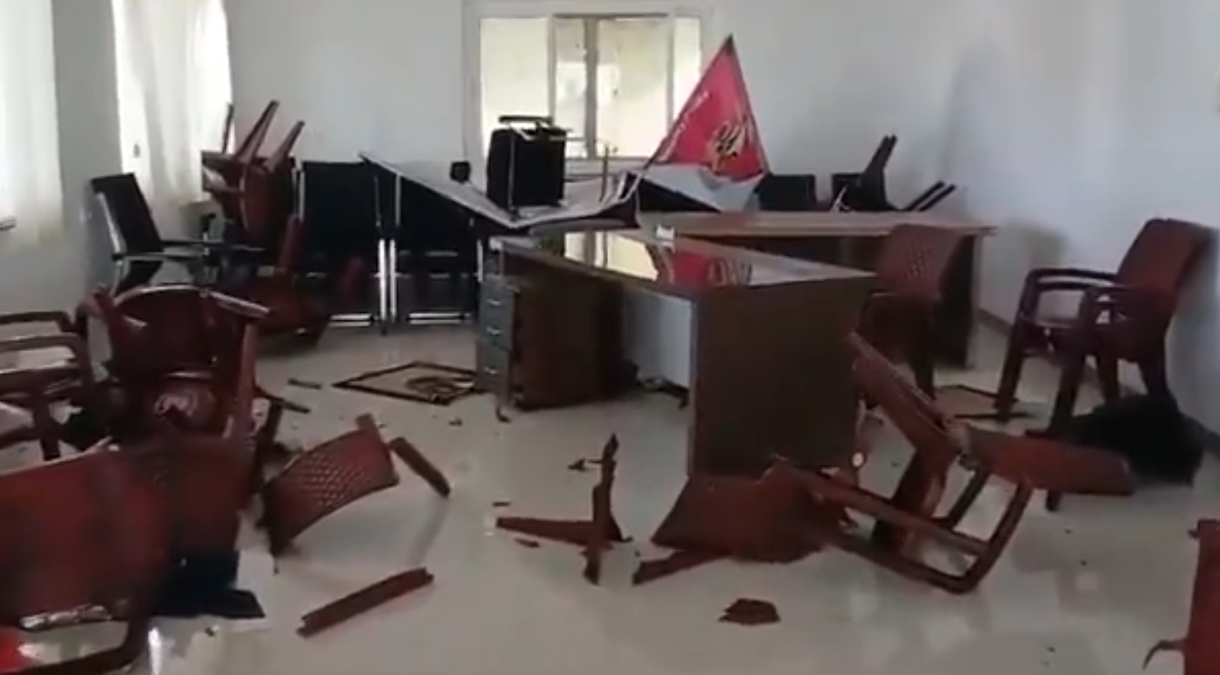 The vandalised the BRS office at Bhuvanagiri in Yadadri- Bhuvanagiri district. (Screengrab)