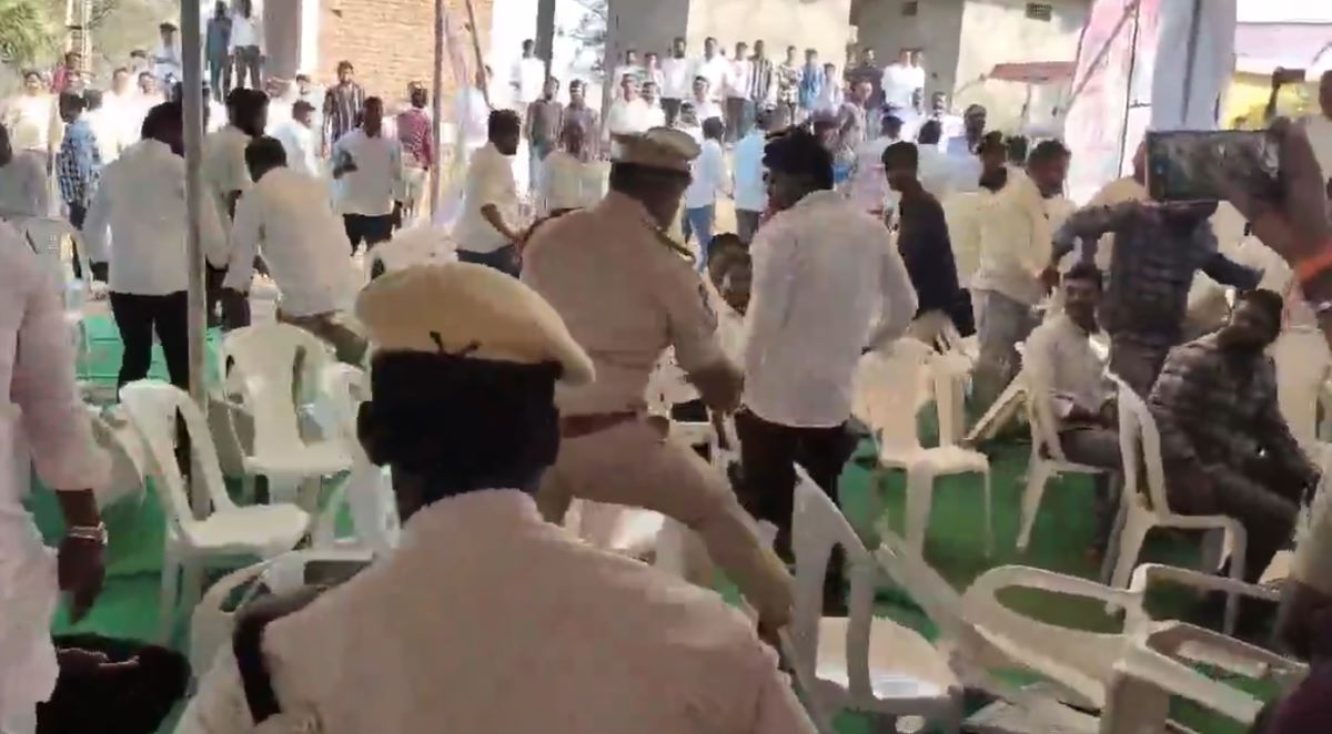 Lathi charge at Jangaon