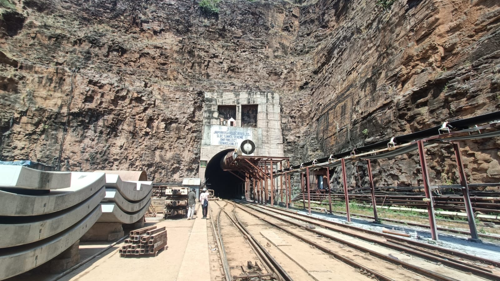 SLBC tunnel