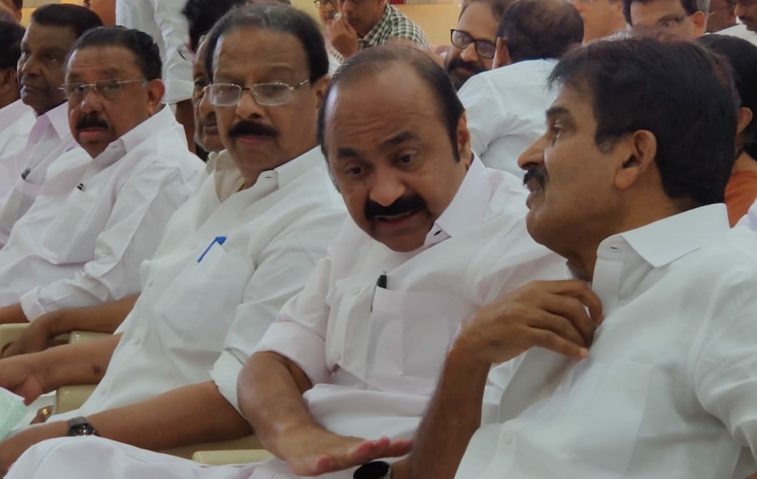 Senior leaders Thiruvanchoor Radhakrishnan, MM Hassan, KC Joseph, K Sudhakaran, VD Satheesan and KC Venugopal.