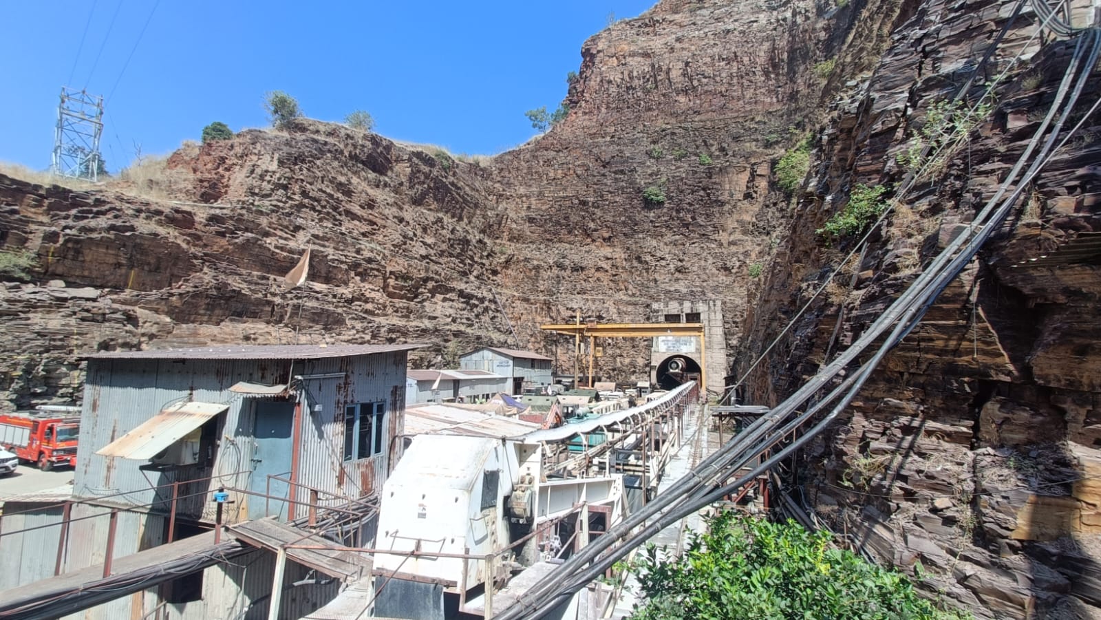 Eight workers have been trapped in the debris for the past six days ever since a part of the tunnel’s roof collapsed at Domapenta in Telangana’s Nagarkurnool district on 22 February morning. (Sumit Jha/South First)