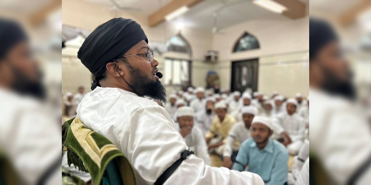 Muslims were seen wearing black armbands in a silent and peaceful expression of grief and protest against the Waqf (Amendment) Bill, 2024. (X)