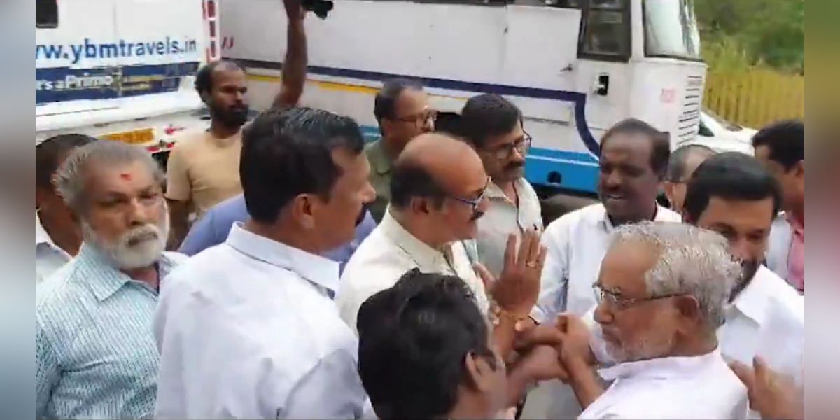 BJP-RSS workers confronting Tushar Gandhi.