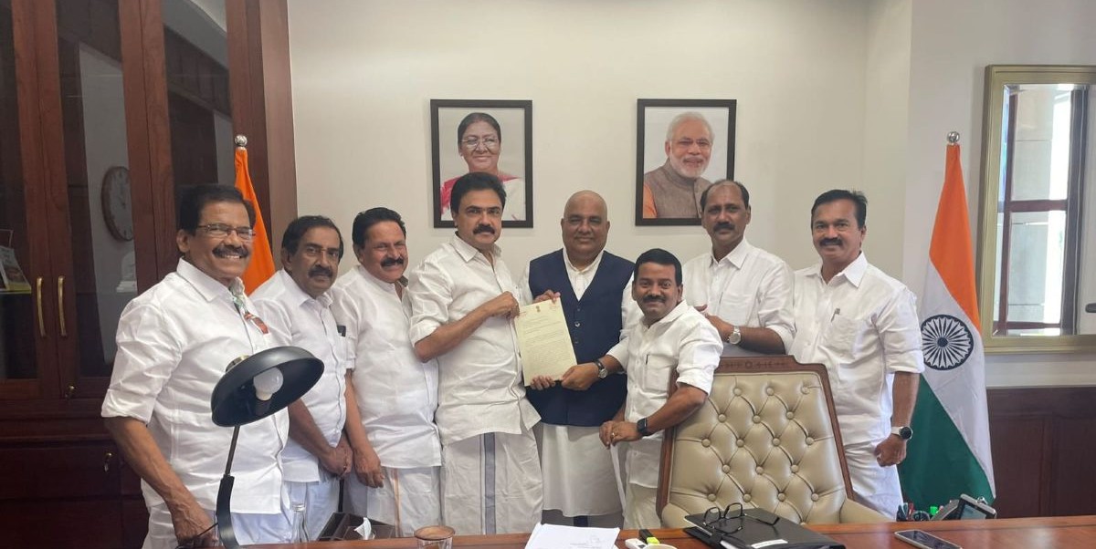 Environment and Forest Minister Bhupendra Yadav with leaders from Kerala
