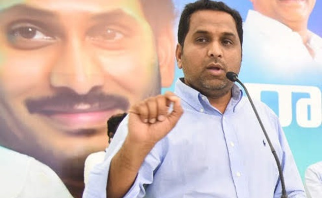SIT detain Raj Kasireddy in connection with Andhra Pradesh liquor scam (@patriotatwork99 on X)