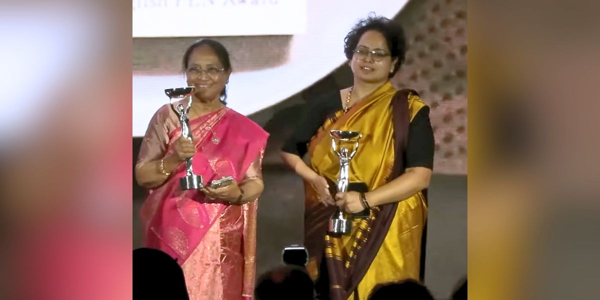 Banu Mushtaq and Deepa Bhasthi with the award.