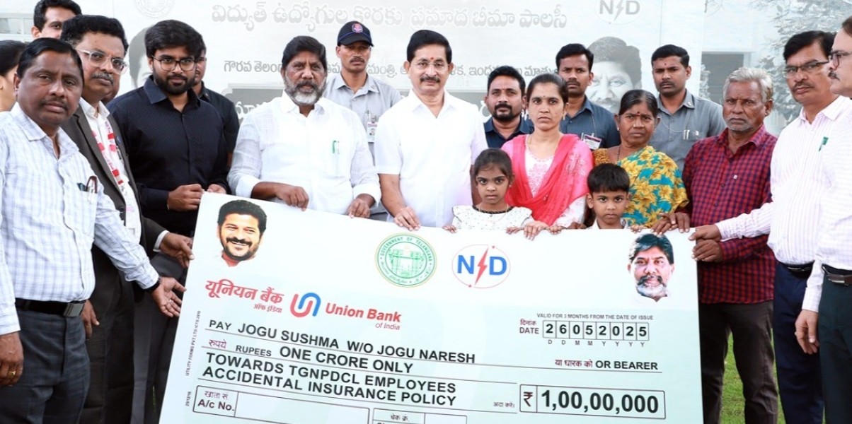 Dy CM Bhatti Vikramarka Mallu hands over check to Jogun Naresh's family
