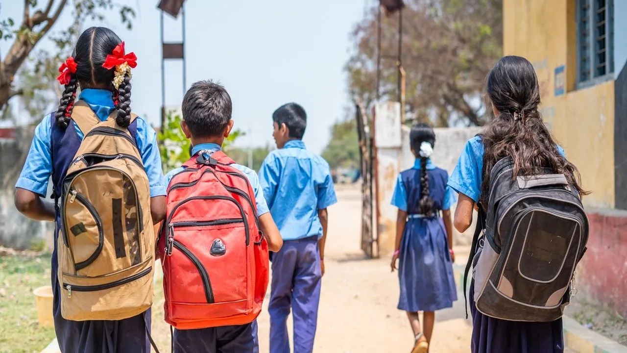Kerala Government extends school hours for classes VIII–X to meet RTE norms