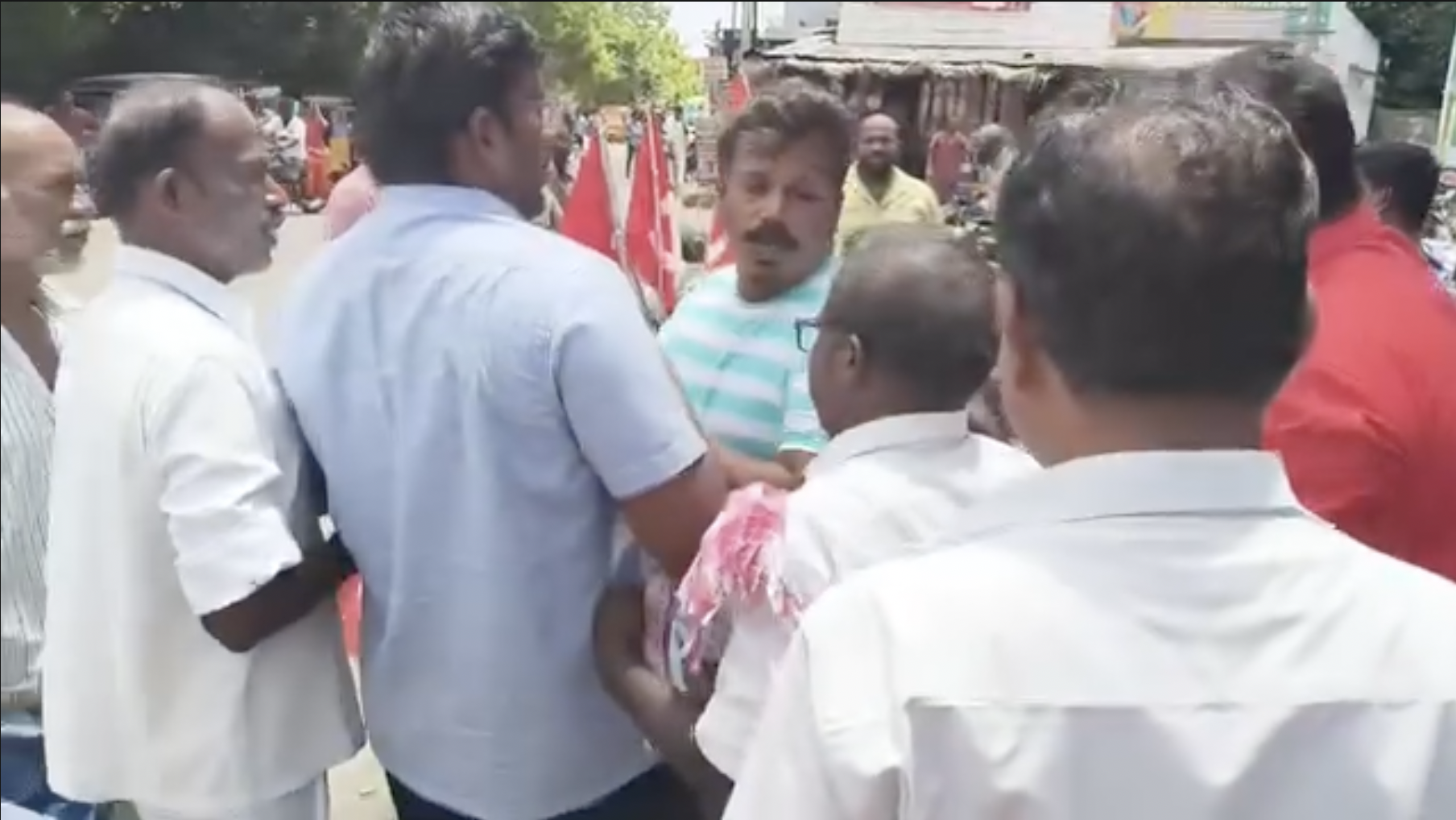Tensions erupt between CPI(M) and Hindu Munnani in Dindigul; clashes leave several injured