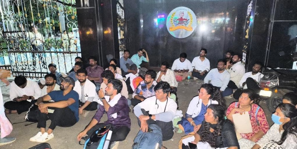 FMGs protesting