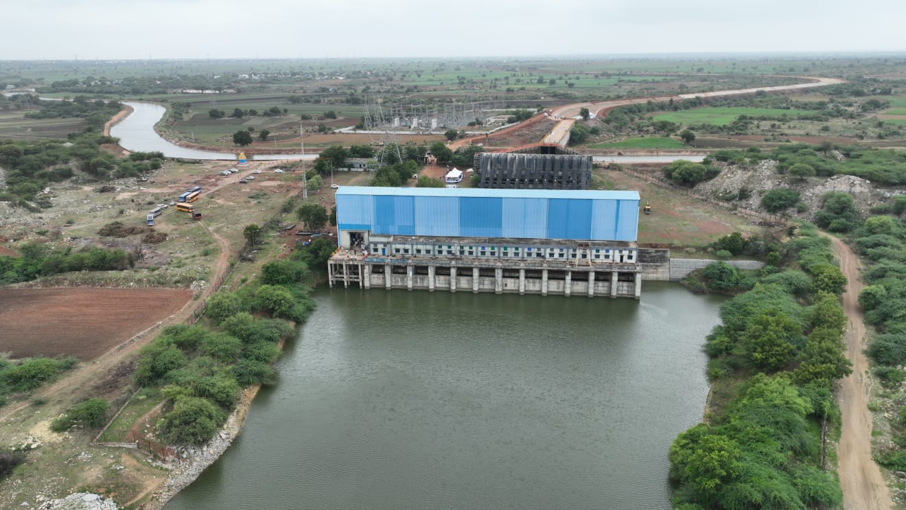 With an investment of ₹696 crore, the Handri-Neeva Phase-1 canal network’s capacity has increased to 3,850 cusecs, enabling an additional 1,600 cusecs of water to be transported. (NCBN/X)
