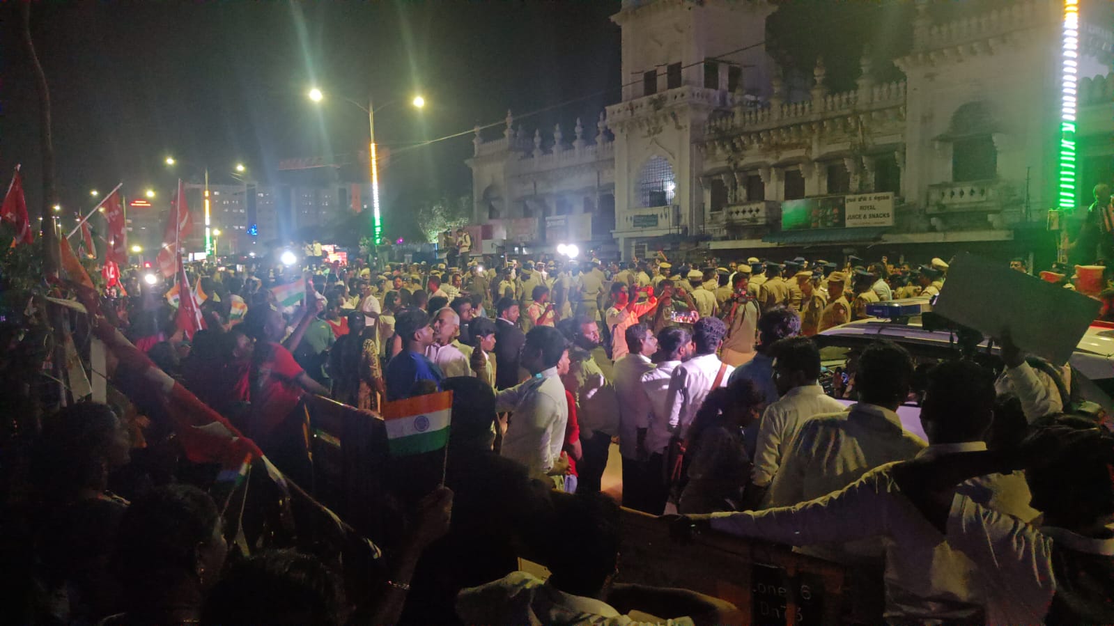 The protesting sanitation workers were forcefully evicted after they defied the police's order to disperse. (Supplied)