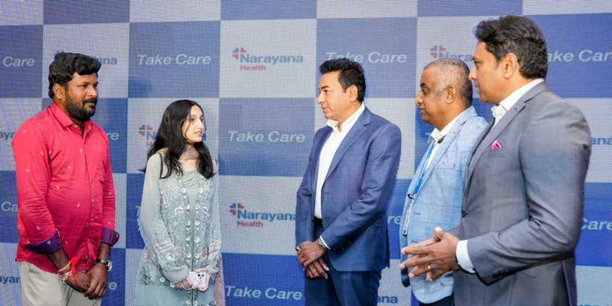 Spine related patients Venkoba and Sajiya Aiman with doctors.