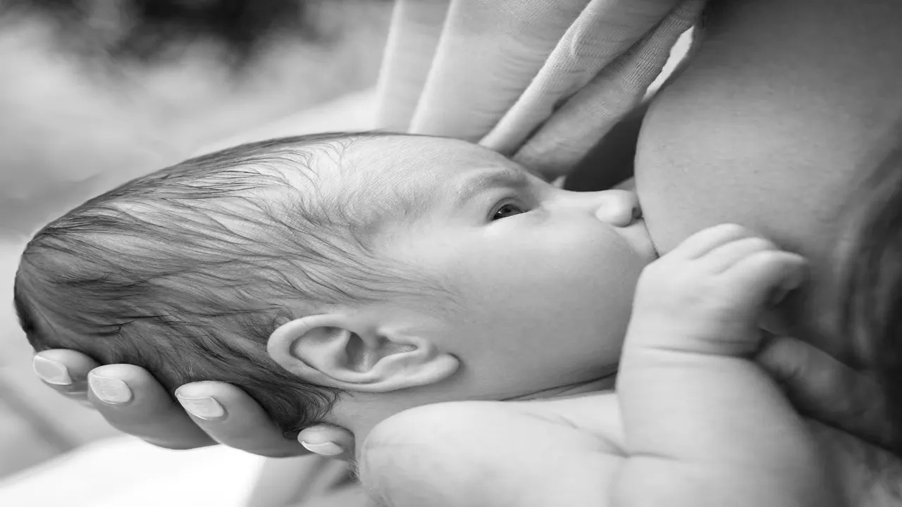 According to the researchers, babies exclusively breastfed for the first half of life may still fall short on key nutrients like iron, zinc, and vitamin D, even when the mother’s nutrition is adequate. 