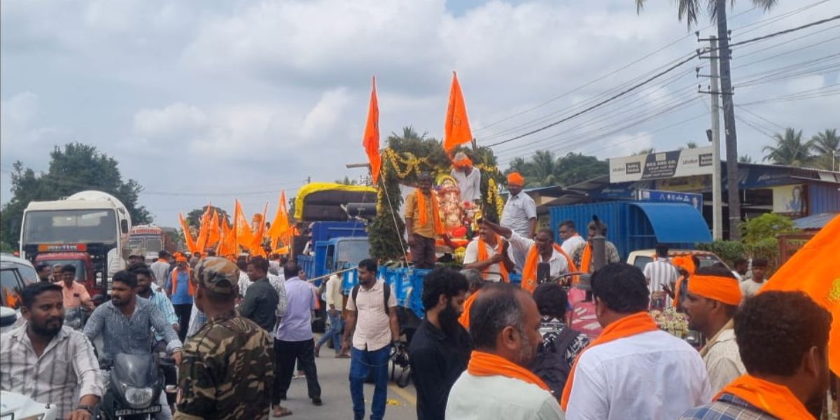 Ganesha idol on a truck in Maddur.