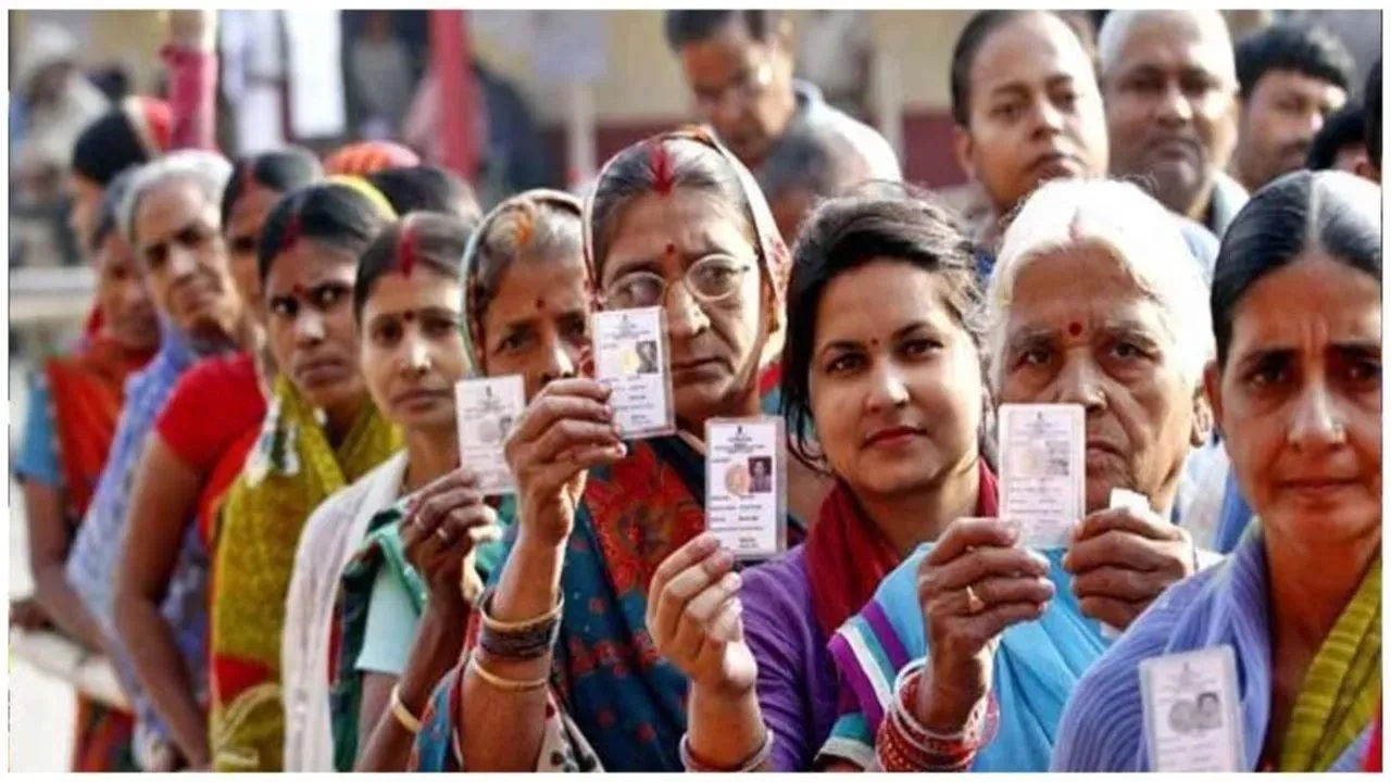 The ECI has said that Tamil Nadu currently has 6,41,15,000 (6.41 crore) registered electors.