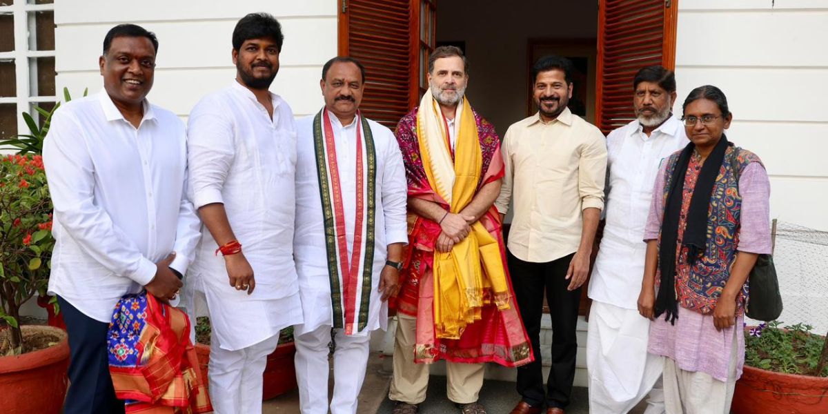Telangana Congress leaders with Rahul Gandhi.