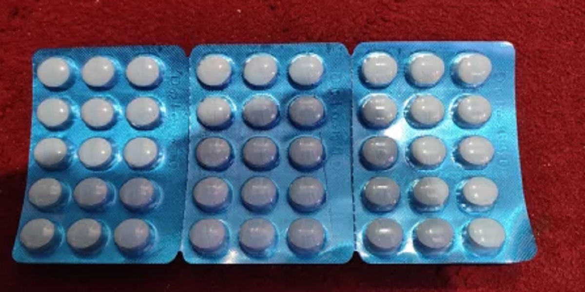 Healer's Lab was blacklisted in June 2025 after the Community Health Centre at Narikkuni in Kozhikode reported finding a metal piece inside a Paracetamol tablet supplied by the company.